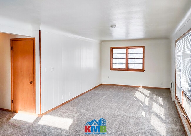 Building Photo - 131 Southview Dr