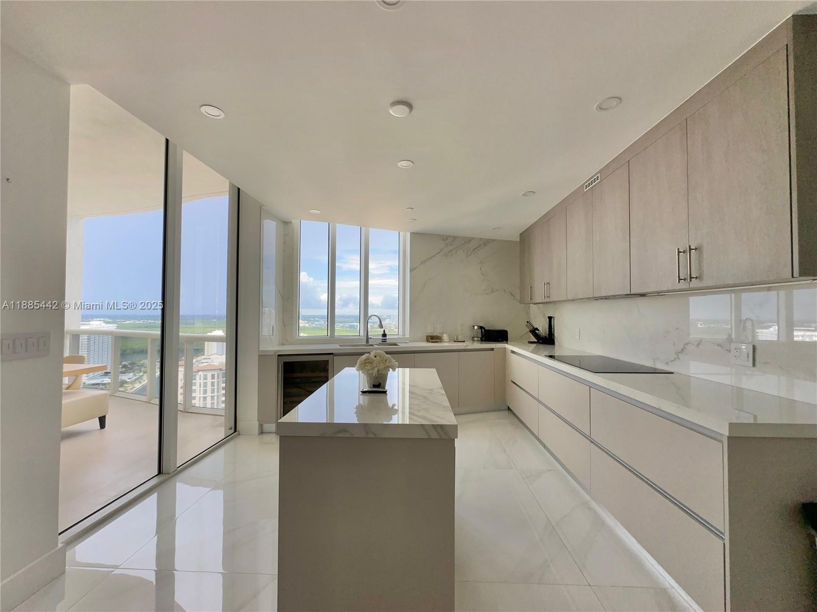 Building Photo - 15901 Collins Ave