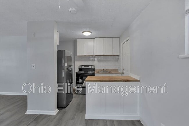 Building Photo - 900 Racine Ave
