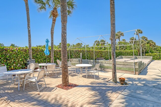 Building Photo - 9550 S Ocean Dr