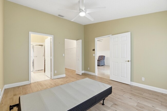 Building Photo - 9363 Bridgeport Dr
