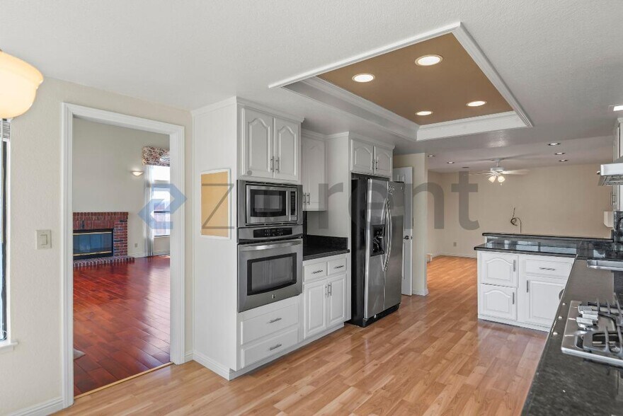 Building Photo - 2030 Laurel Canyon Ct