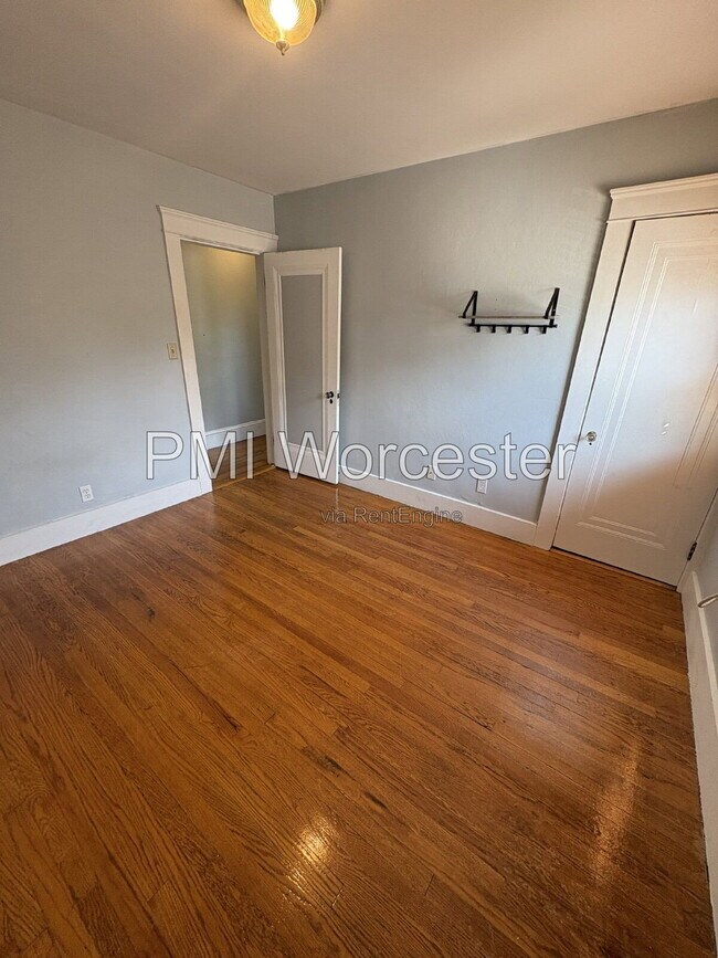 Building Photo - 465 Chandler St
