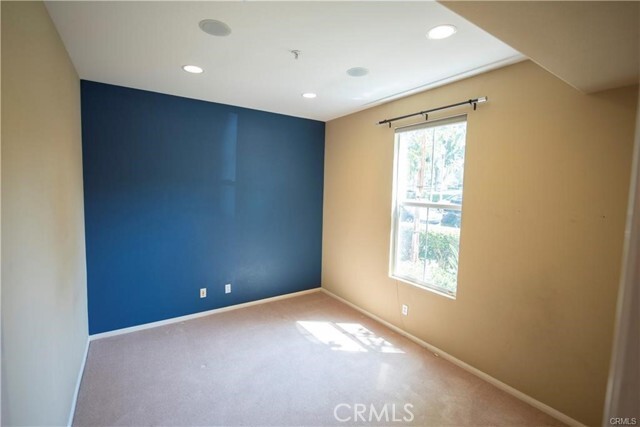 Building Photo - 41 Nightshade