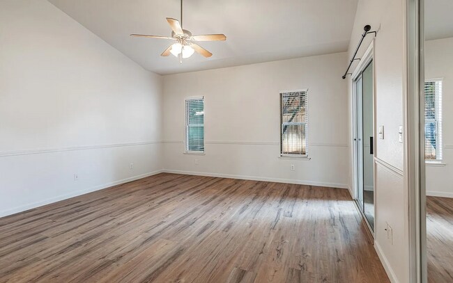 Building Photo - Immaculate Clovis Home! Stylish Updates + ...