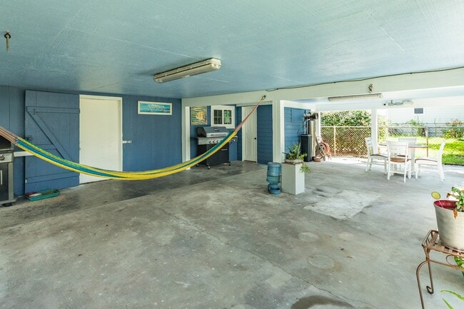 Building Photo - 1625 Ave M 1/2