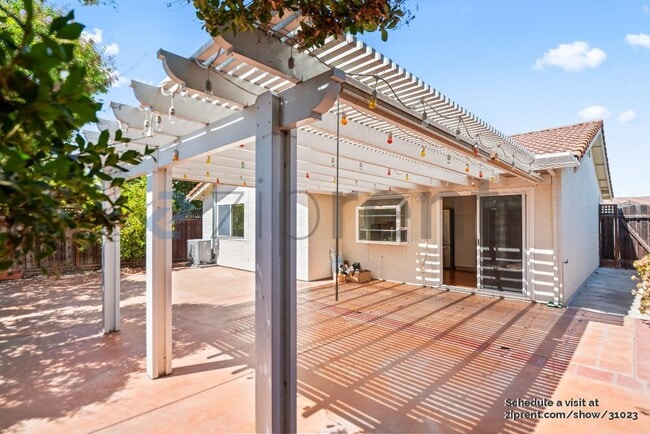 Building Photo - 2758 Croft Dr