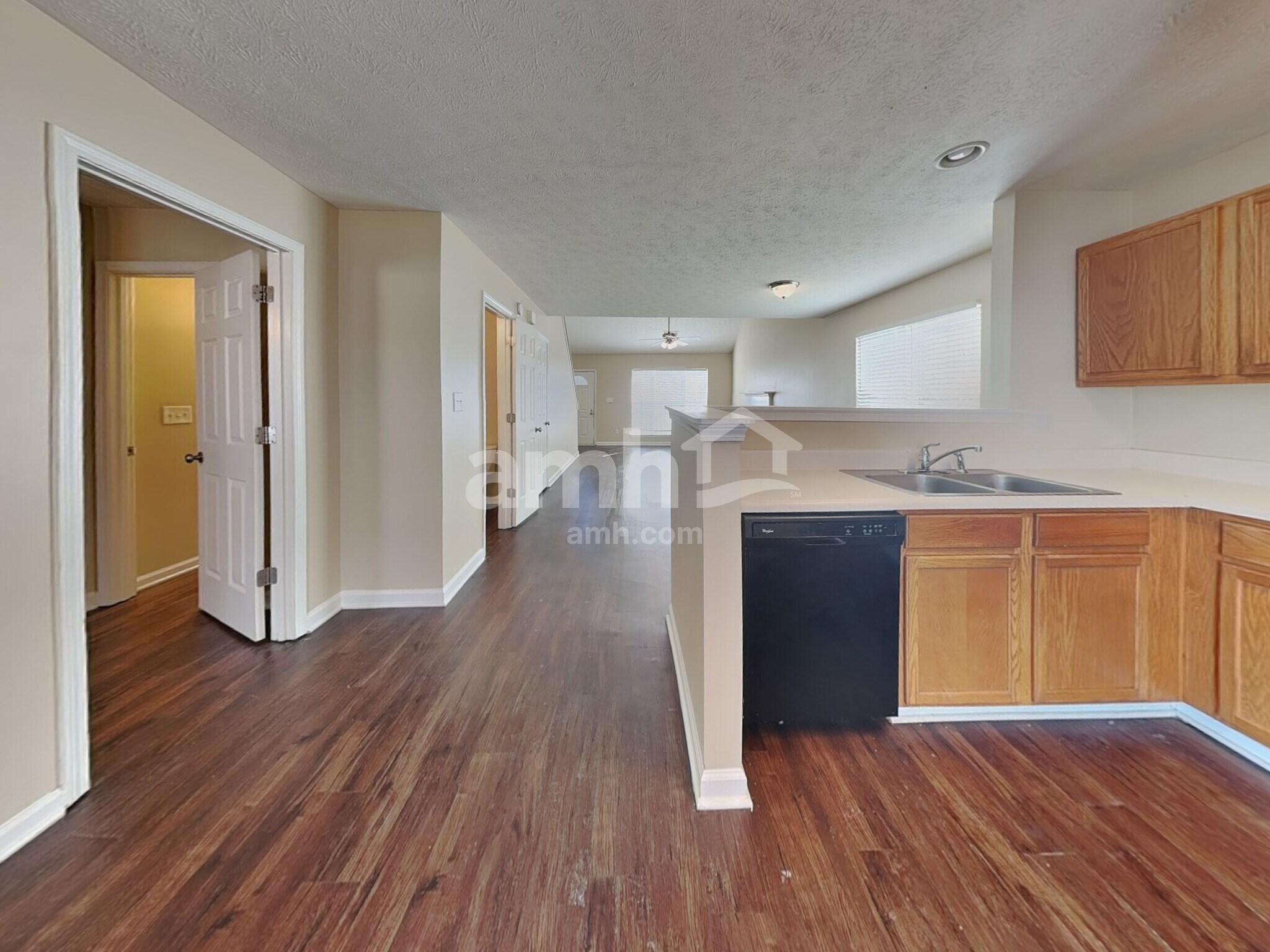 Building Photo - 705 St Charles Ave