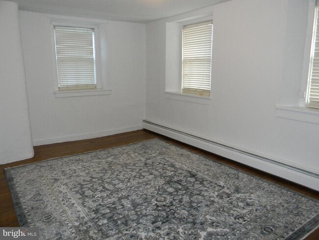 Building Photo - 863 Lombard Rd