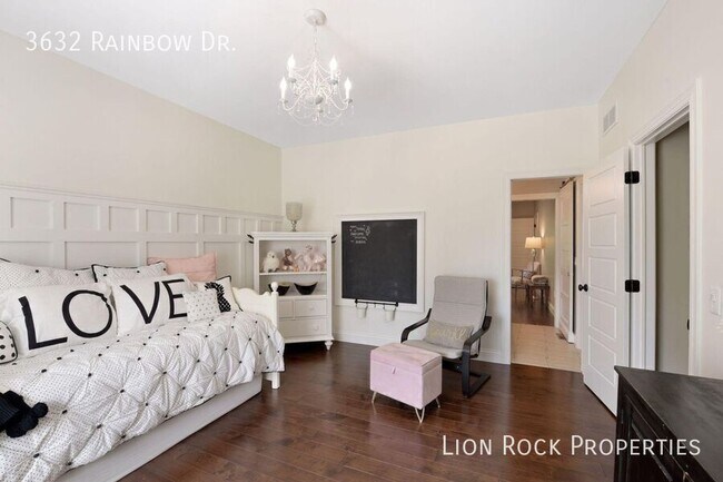 Building Photo - 3632 Rainbow Dr