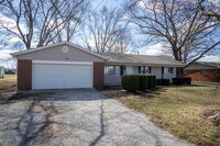 Building Photo - Beautiful 3 Bedroom Home outside of Center...