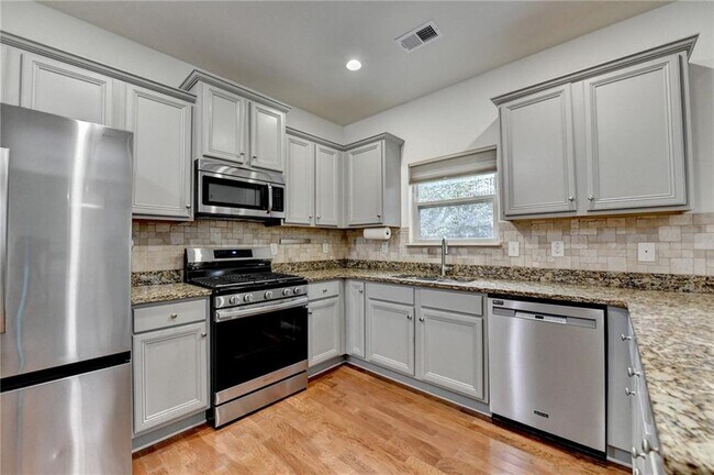 Building Photo - 5013 Groover Dr