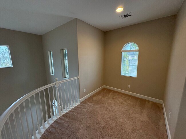 Building Photo - 3116 W Buena Vista Ave