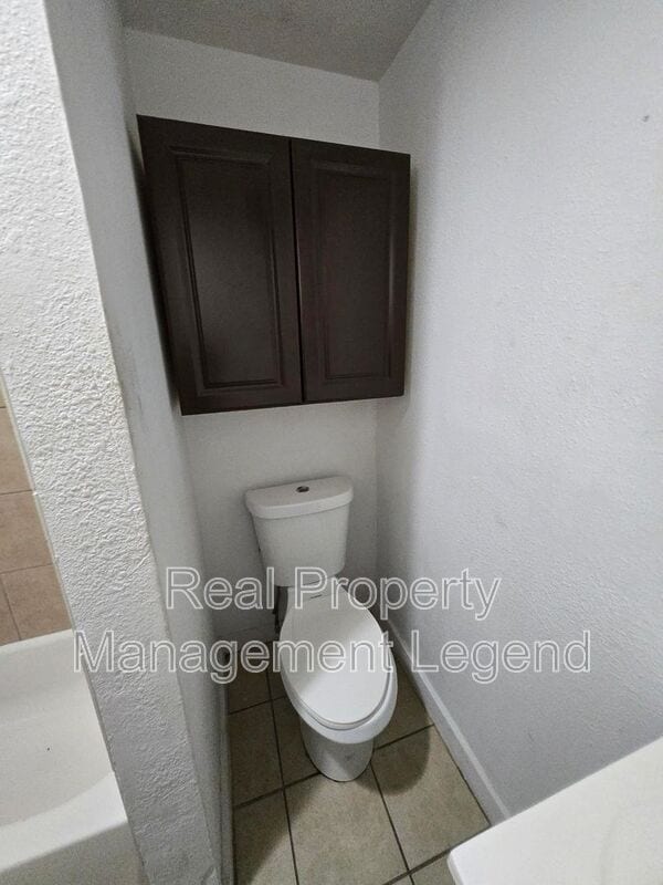 Building Photo - 933 Gillham Rd