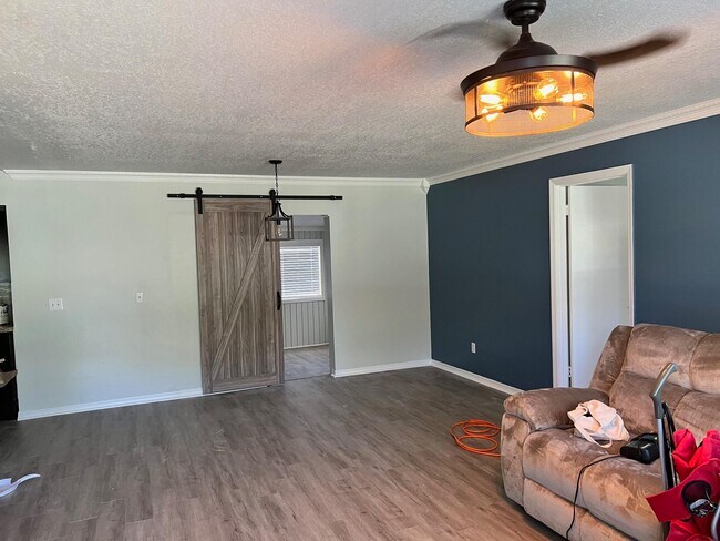 Building Photo - 602 NW Cardinal Dr