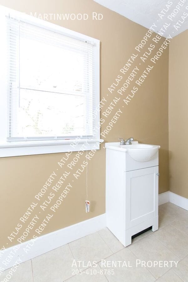 Building Photo - 817 Martinwood Rd