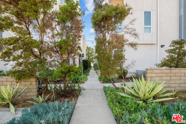 Building Photo - 5637 W Observation Ln