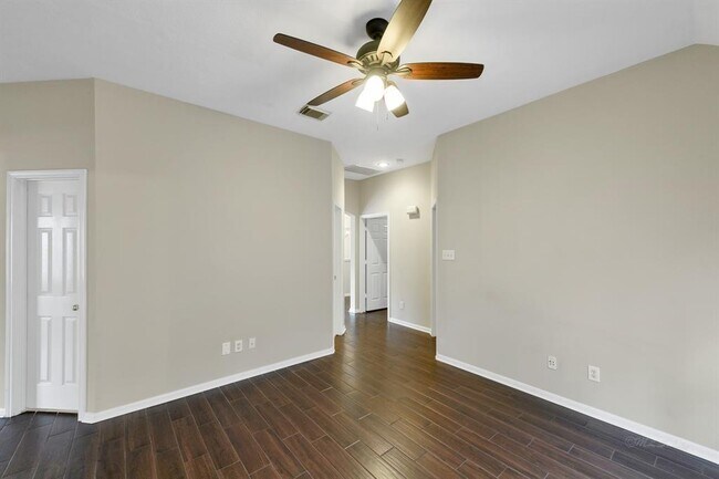 Building Photo - 7211 Bethany Bay Dr