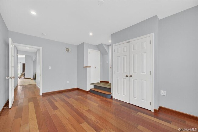 Building Photo - 155 Roselawn Rd