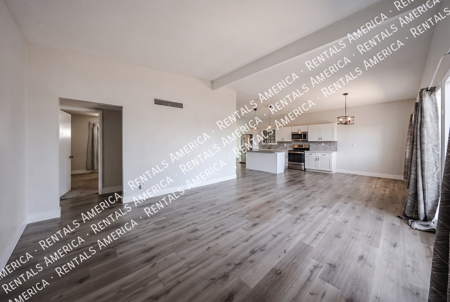 Building Photo - 2110 W Greenbriar Dr