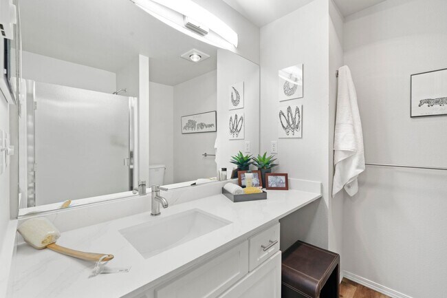 Building Photo - Water’s Edge Townhomes – Luxury Townhomes for Rent in Tacoma
