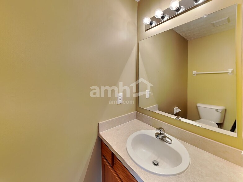 Building Photo - 494 Lockmead Dr