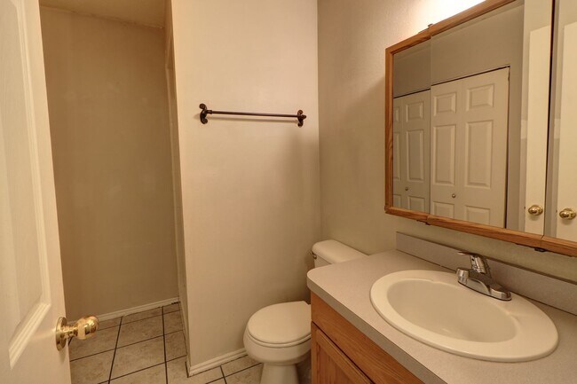 Building Photo - 1273 N 550 W