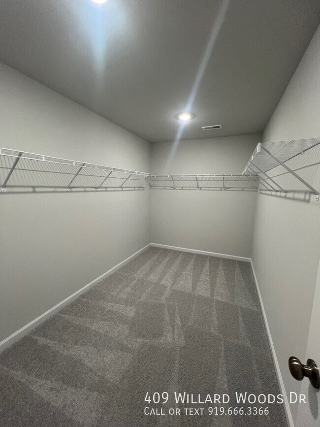 Building Photo - 409 Willard Wds Dr
