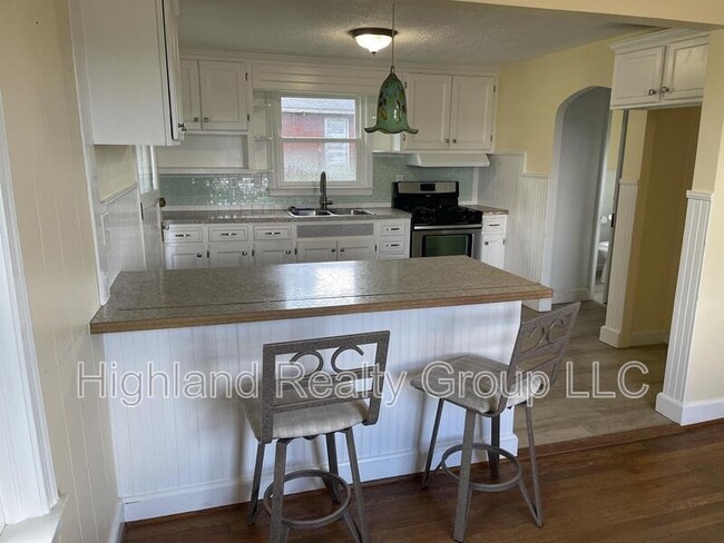 Building Photo - 167 Penn St