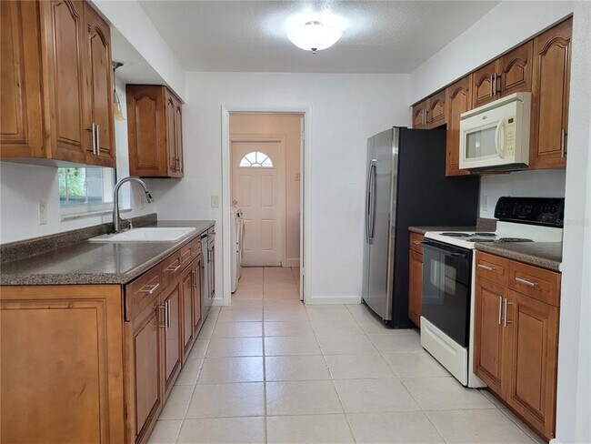 Building Photo - 10 Winding Ridge Rd