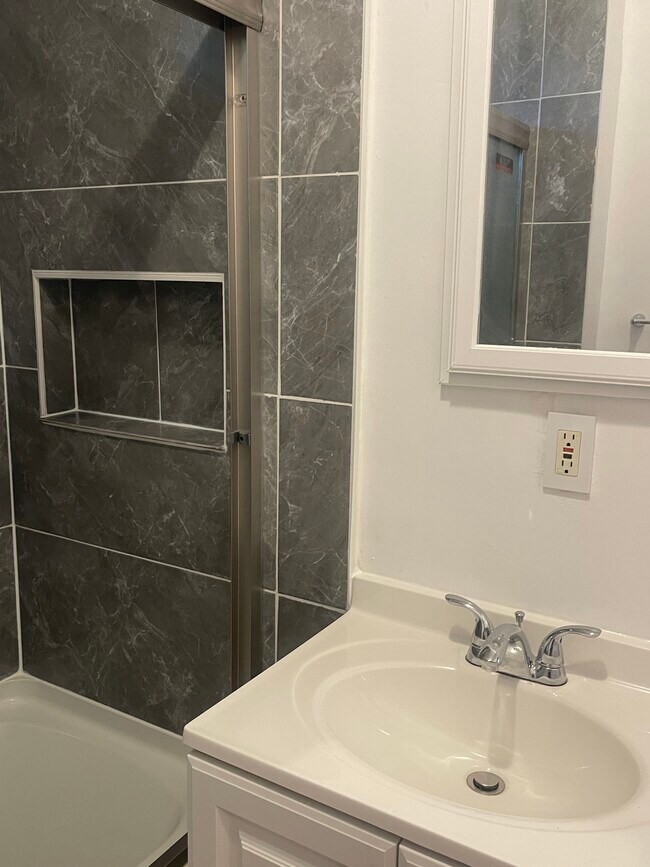 Bathroom - 1118 N Norman Ct