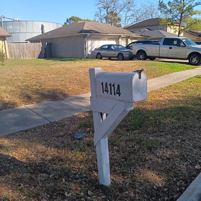 Building Photo - 14114 Old Village Ln