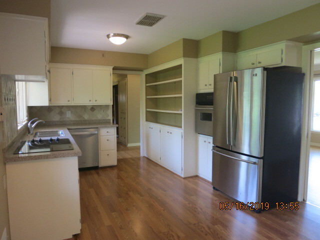 Kitchen - 930 W County Rd D