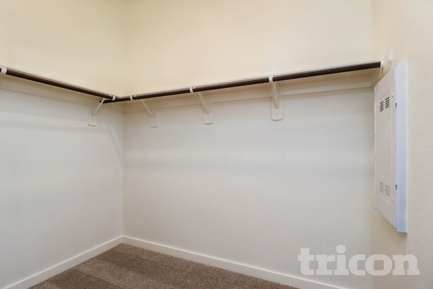 Building Photo - 9835 Willow Creek Commerce Dr