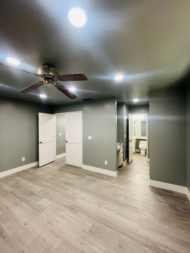 Building Photo - Completely Renovated 2-Bed/1.5 Bath Condo ...
