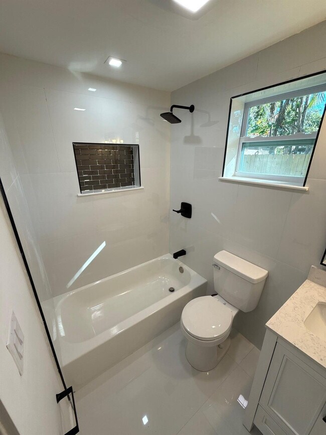 Building Photo - 1282 NW 35th St