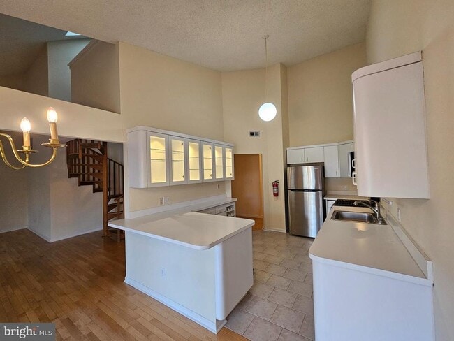 Building Photo - 409 Talon Ct