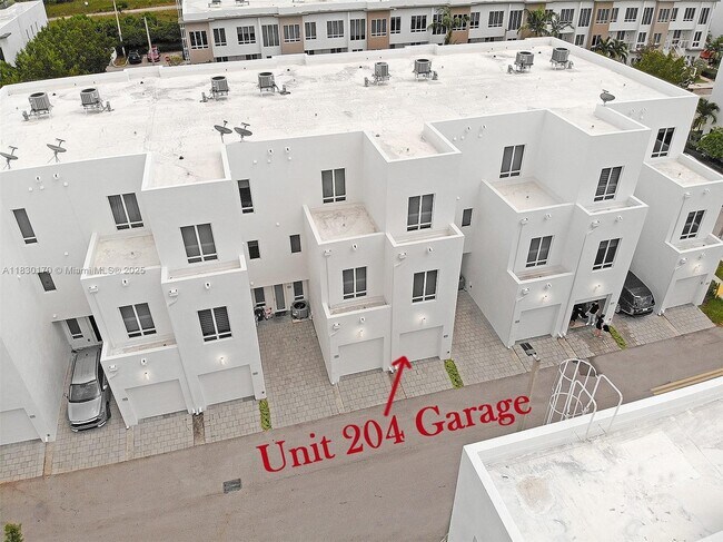 Building Photo - 10255 NW 63rd Terrace