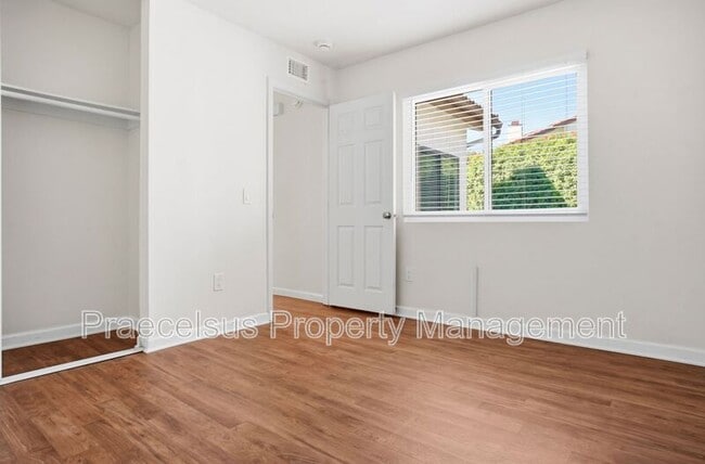 Building Photo - 1535 Apache Dr