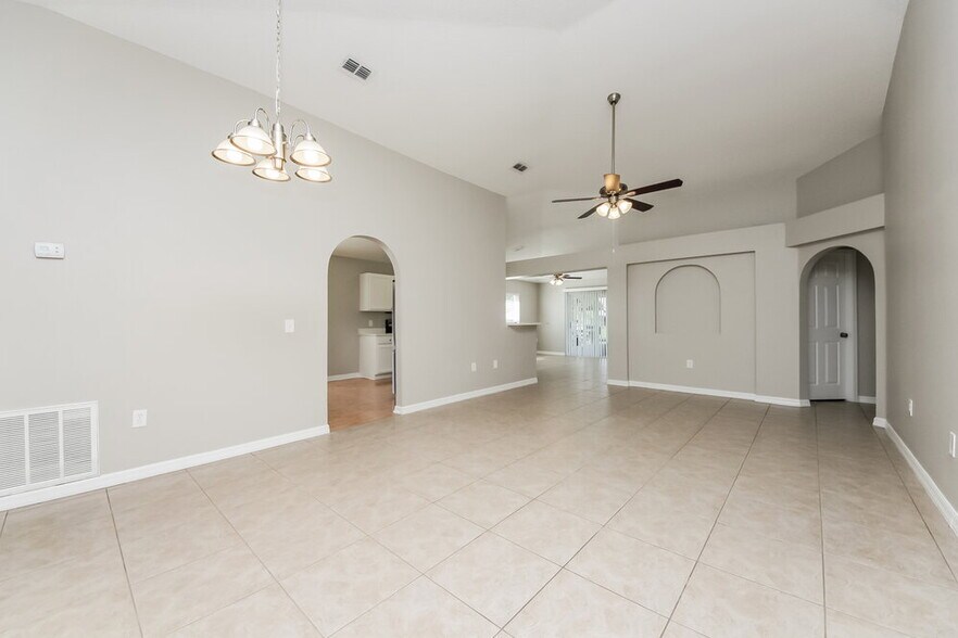 Building Photo - 2122 Marisol Loop