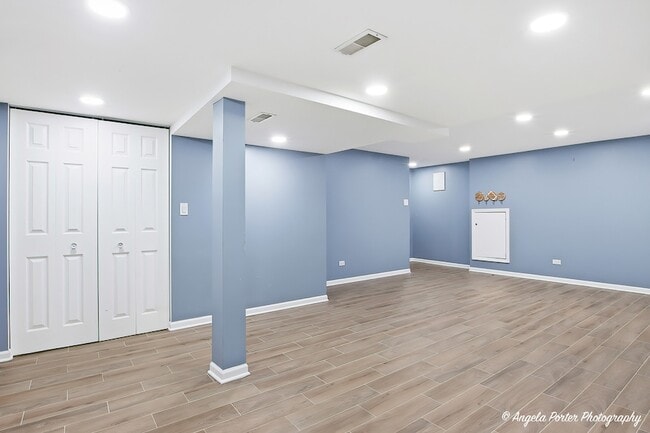 Building Photo - 749 S Parkside Dr