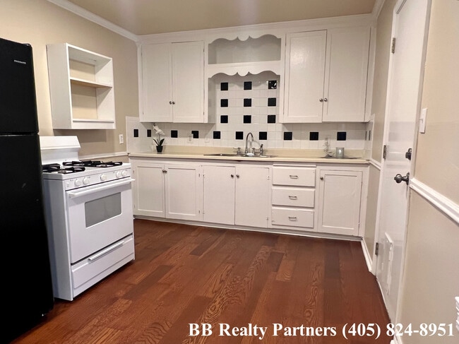 Building Photo - 1212 S Erie Ave