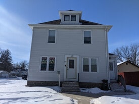 Building Photo - 626 4th St SE