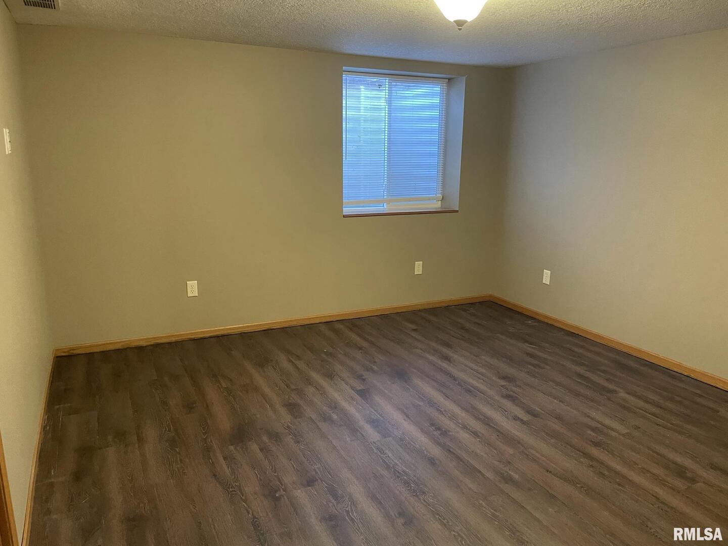 Building Photo - 2806 W 47th St