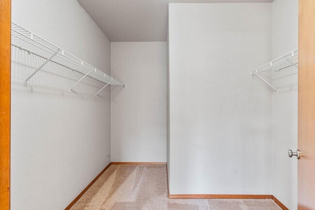 Building Photo - Immaculate 2-bdrm/2-bath, 2nd-floor, corner-unit condo in Bethany Village.  In-unit laundry, deed...