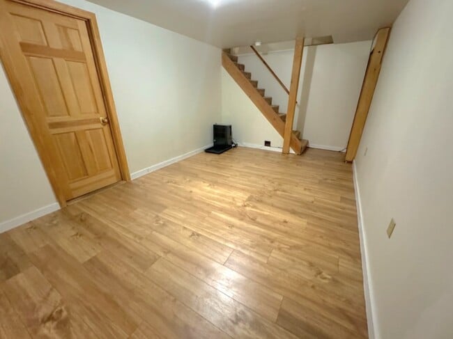 Building Photo - 237 Allen Ave