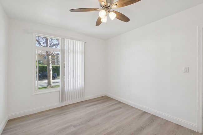 Building Photo - 337 Rexford Dr