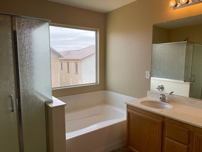 Building Photo - 6028 Sierra Lakes St