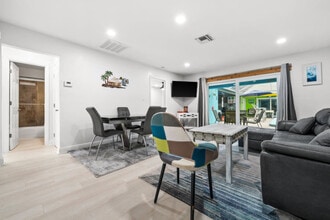 Building Photo - 1019 SE 40th St