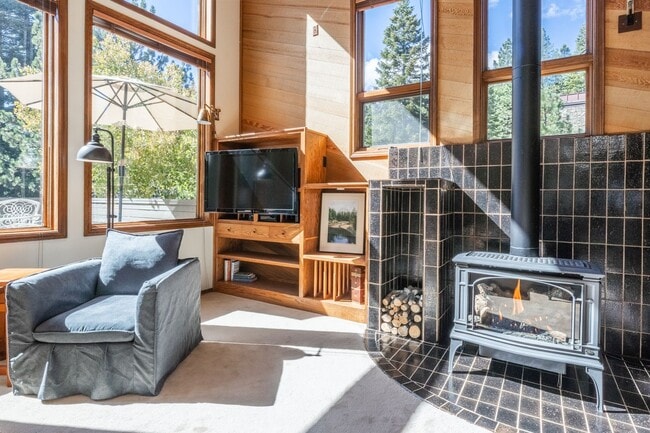 Building Photo - 283 Monterey Pine Rd